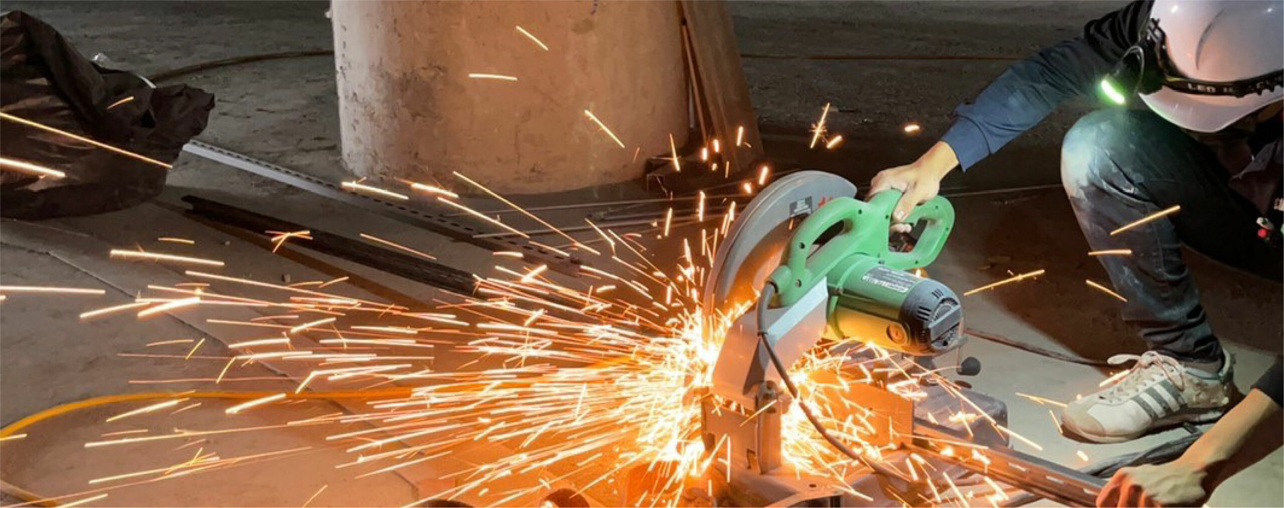 雄生鋼鐵事業介紹banner 1-1536X608px